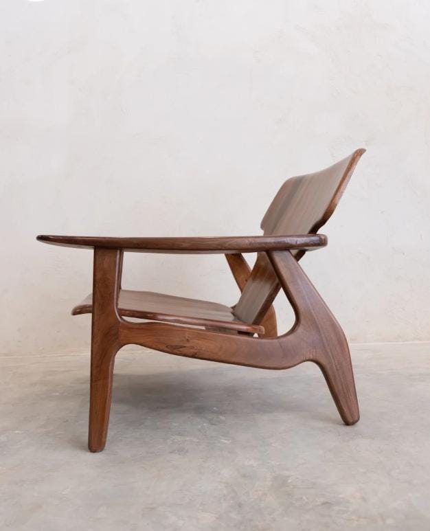 ATLAS - Chaise basse avec accoudoirs en noyer