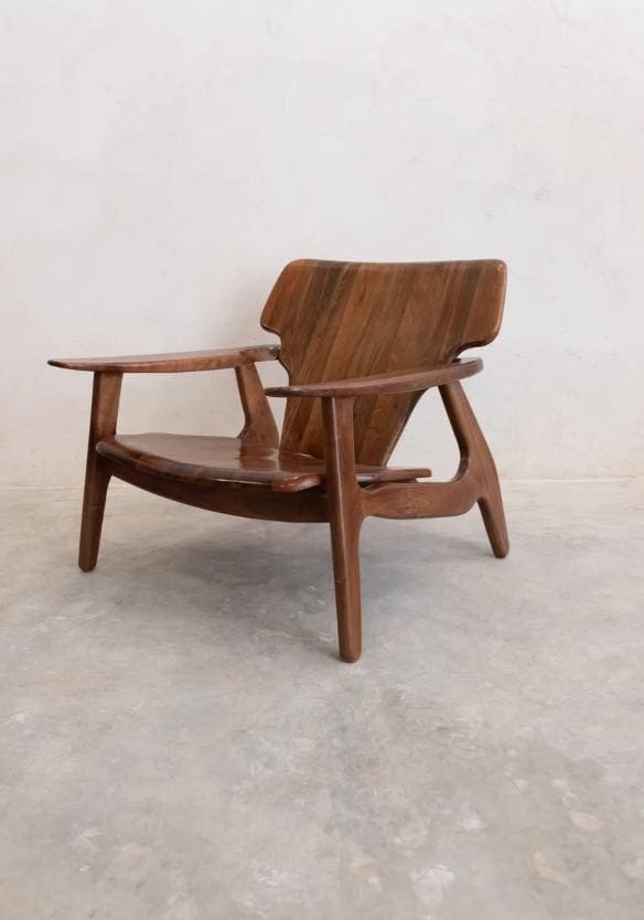 ATLAS - Chaise basse avec accoudoirs en noyer