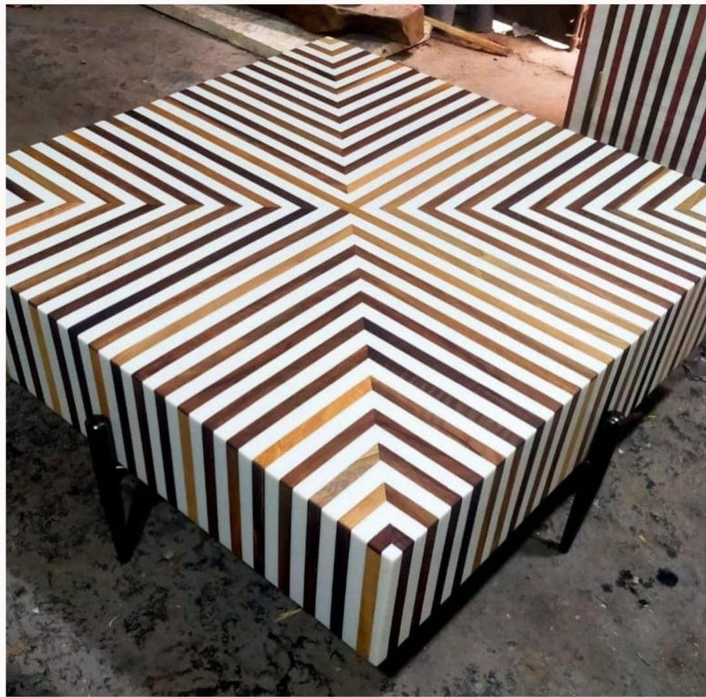 BABYLON - Table basse carré de salon en noyer massif et résine