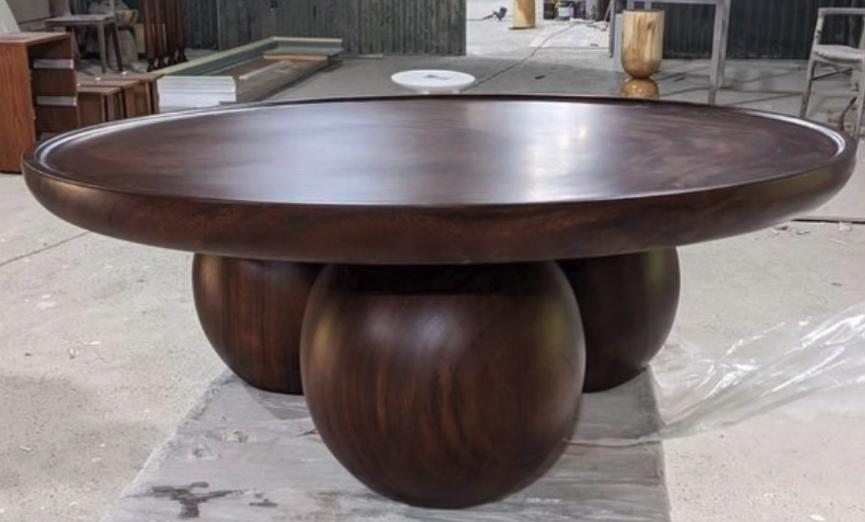 Table basse de salon en noyer massif