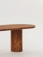 Table en bois massif et plateau ovale