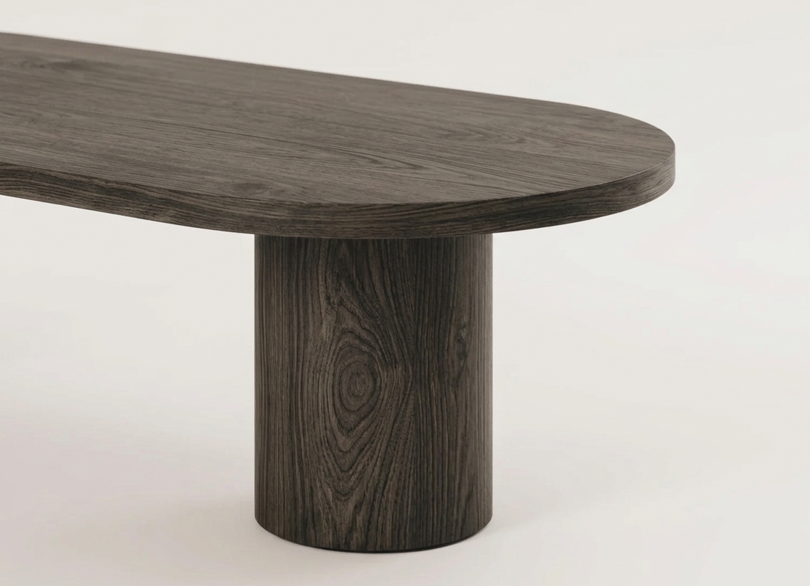 Table en bois massif et plateau ovale