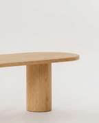 Table en bois massif et plateau ovale