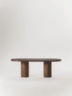 Table en bois massif et plateau ovale