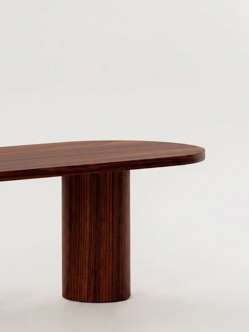 Table en bois massif et plateau ovale