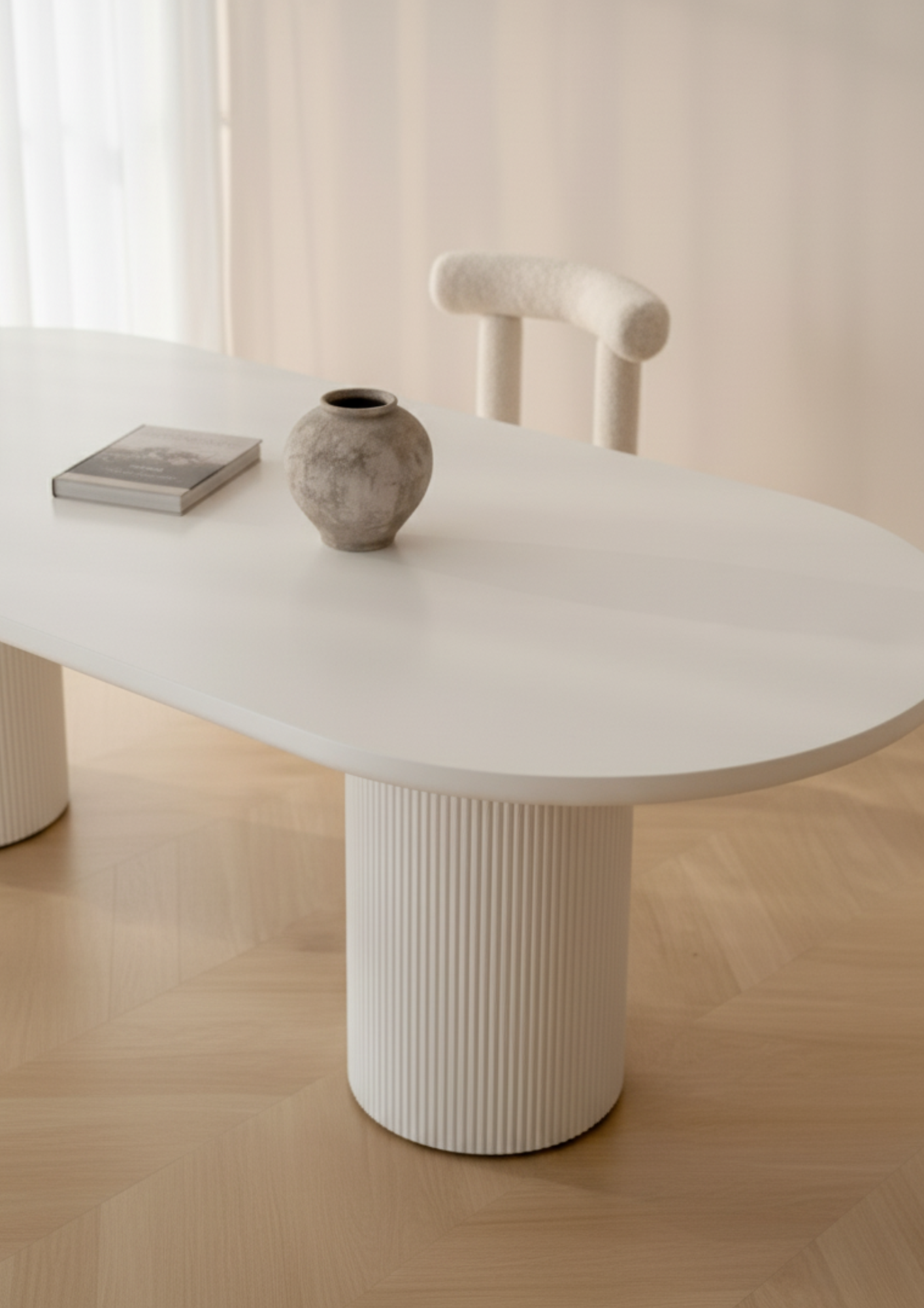 Table à manger oval en béton ciré