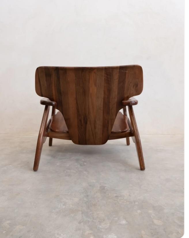 ATLAS - Chaise basse avec accoudoirs en noyer