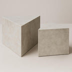 PERLINO BIANCO - Marbre à fond blanc laiteux à gris clair, très sobre.