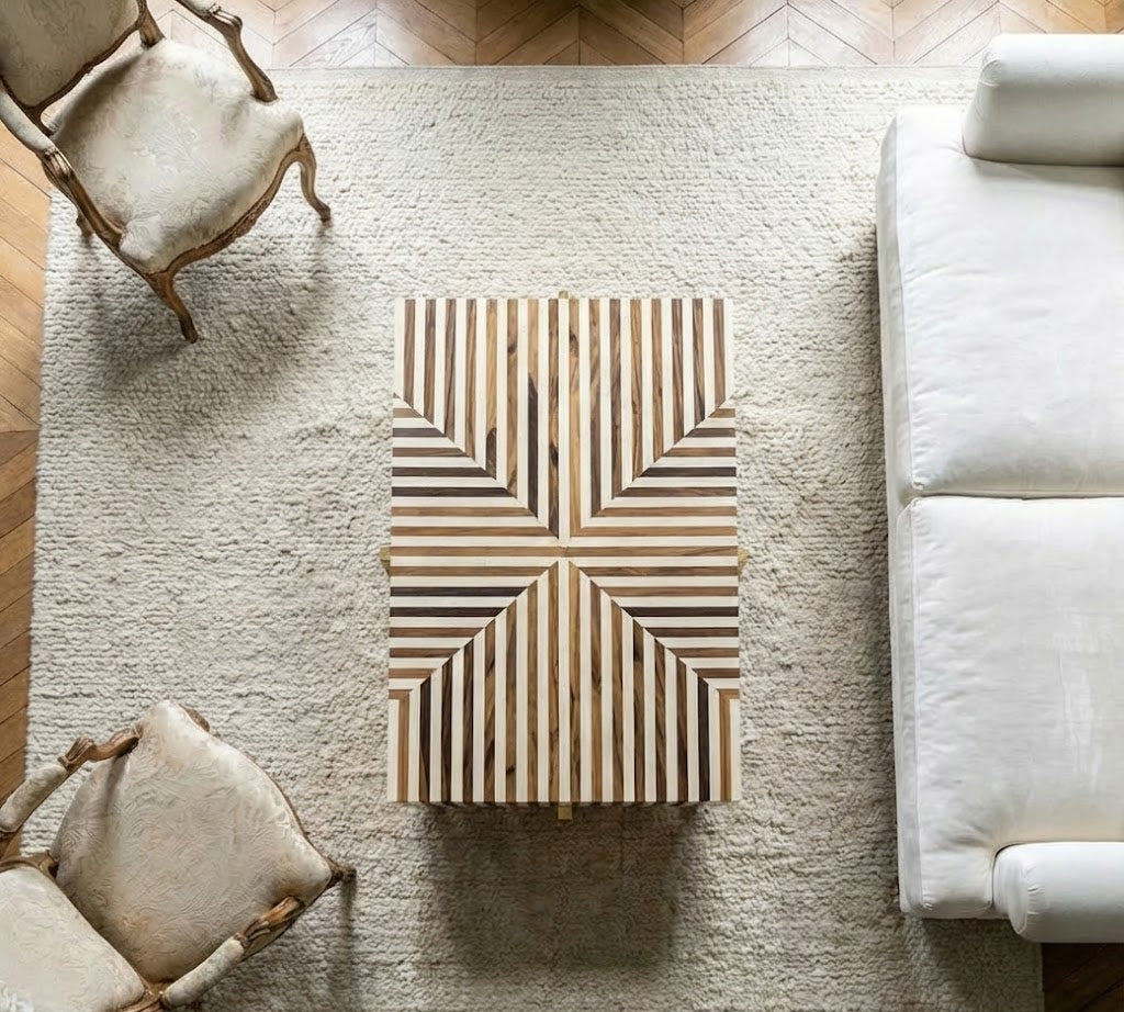 BABYLON Table basse en noyer et rayures résine